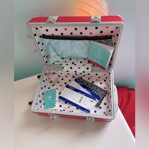 AMERICAN GIRL “Grace Thomas travel kit”, retired girl of the year set!